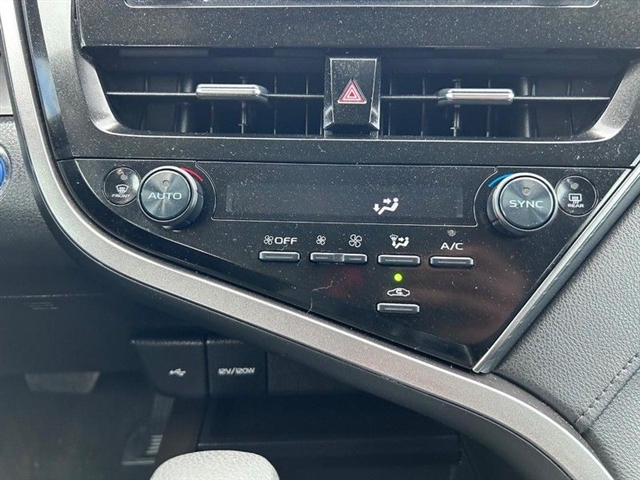 2023 Toyota Camry Hybrid LE - Photo 17