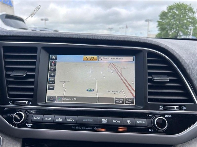2018 Hyundai ELANTRA LIMITED - Photo 17