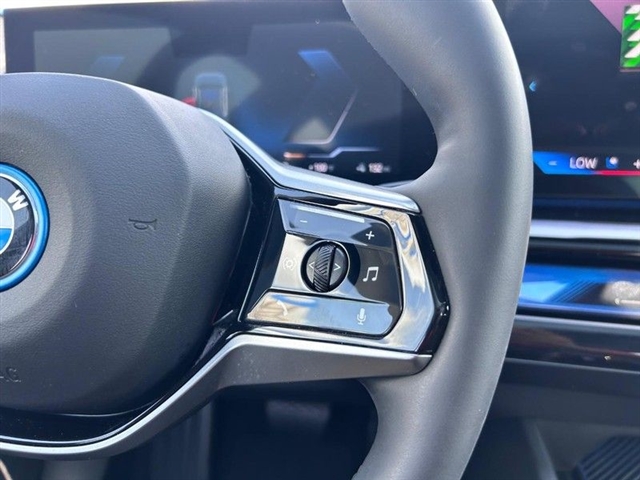 2024 BMW i5 eDrive40 - Photo 17