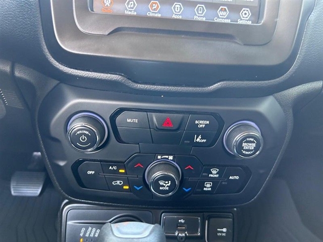 2021 Jeep Renegade Jeepster - Photo 17