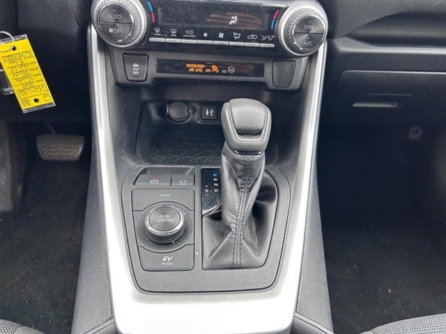 2019 Toyota RAV4 Hybrid LE - Photo 18