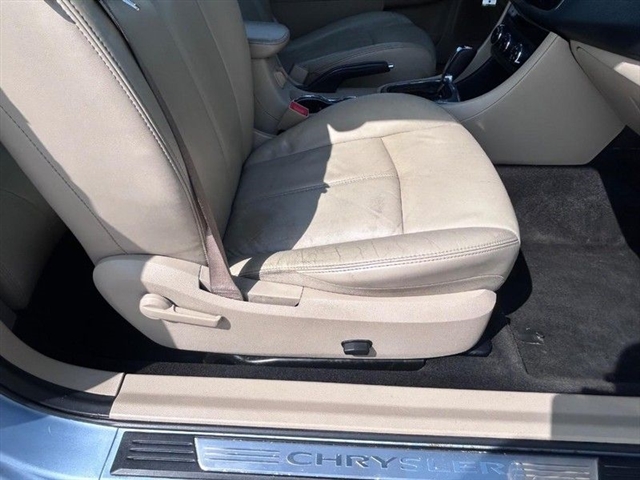2013 Chrysler 200 Limited - Photo 19