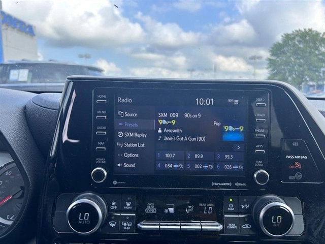 2020 Toyota Highlander LE - Photo 19