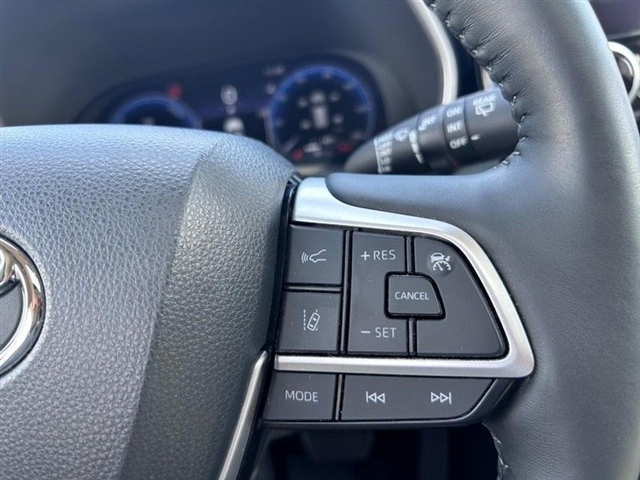 2023 Toyota Highlander Hybrid Limited - Photo 19