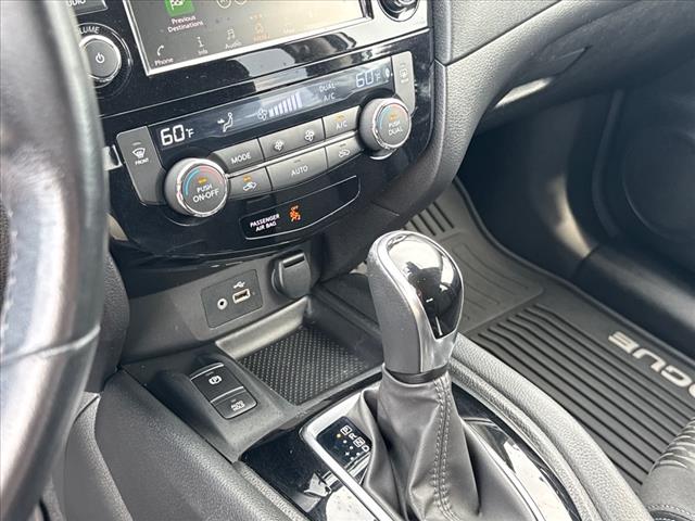 2019 Nissan Rogue SV - Photo 19