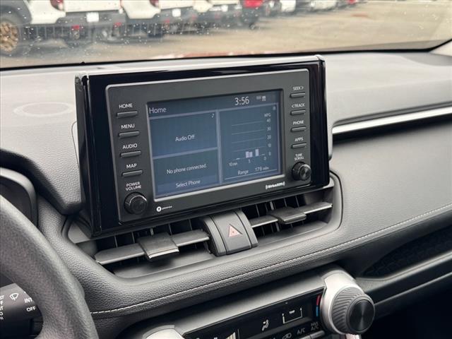 2020 Toyota RAV4 LE - Photo 20