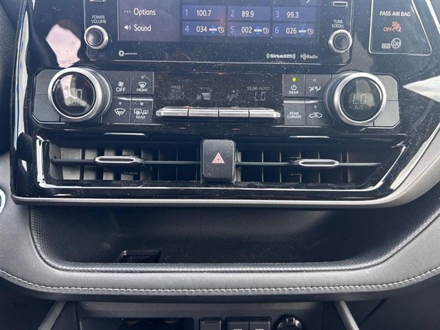 2020 Toyota Highlander LE - Photo 20
