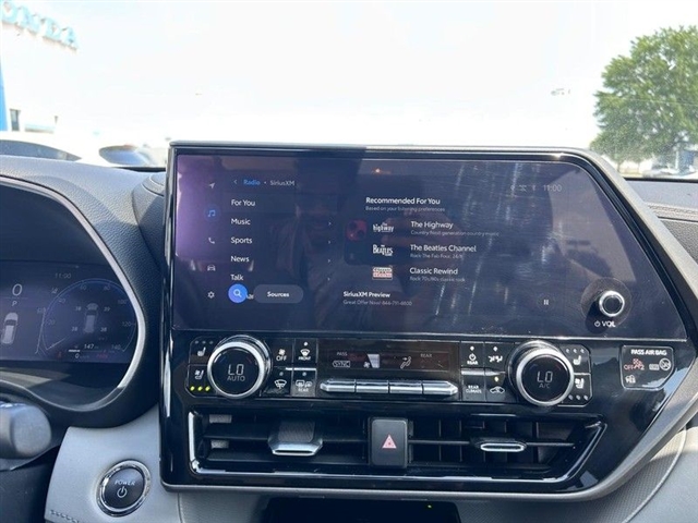 2023 Toyota Highlander Hybrid Limited - Photo 20