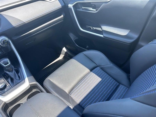 2021 Toyota RAV4 Hybrid XSE - Photo 21