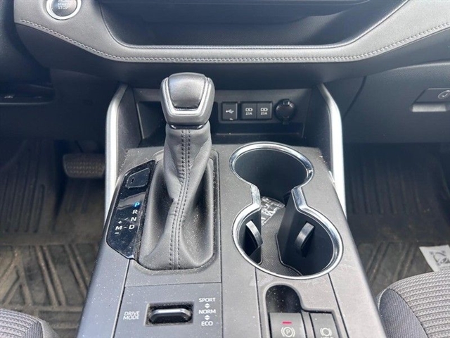 2020 Toyota Highlander LE - Photo 21