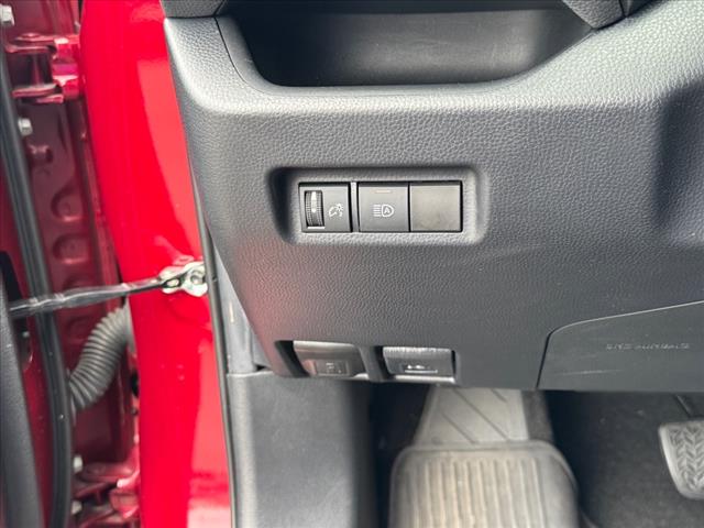 2020 Toyota RAV4 LE - Photo 22