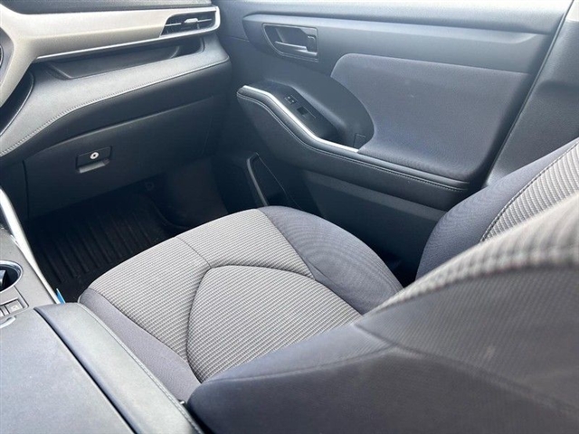 2020 Toyota Highlander LE - Photo 22