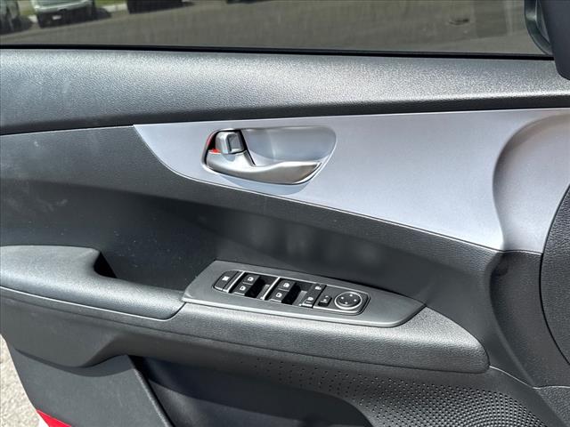 2022 Kia Forte FE - Photo 23