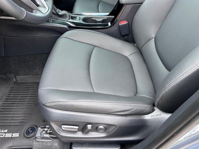 2022 Toyota Corolla Cross XLE - Photo 23