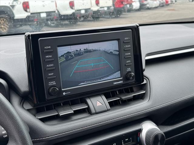 2020 Toyota RAV4 LE - Photo 24