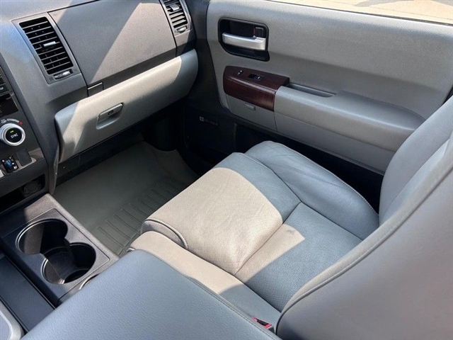2011 Toyota Sequoia Platinum - Photo 24