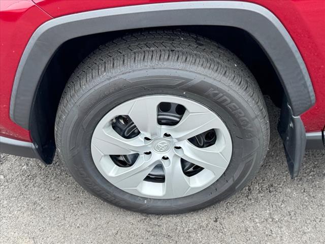 2020 Toyota RAV4 LE - Photo 26