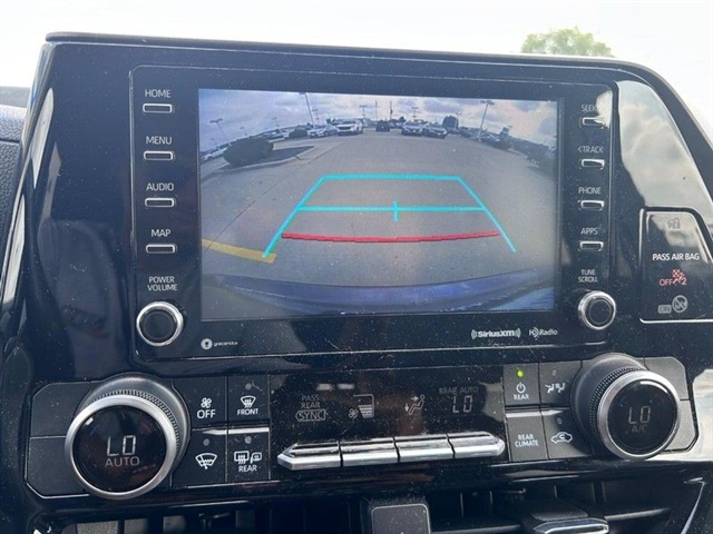 2020 Toyota Highlander LE - Photo 26