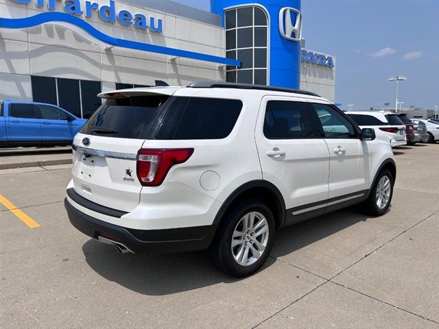 2018 Ford Explorer XLT - Photo 2