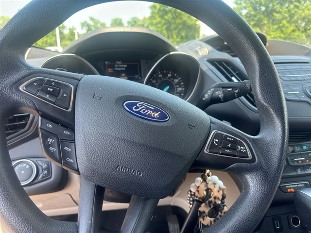 2017 Ford Escape SE - Photo 2