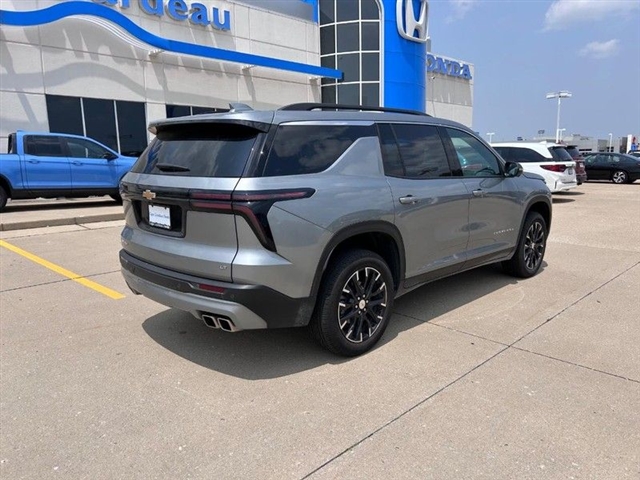 2024 Chevrolet Traverse LT - Photo 2