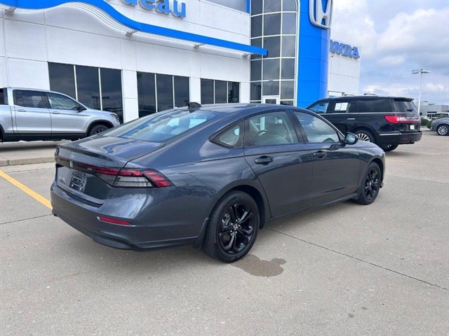 2025 Honda Accord SE - Photo 2
