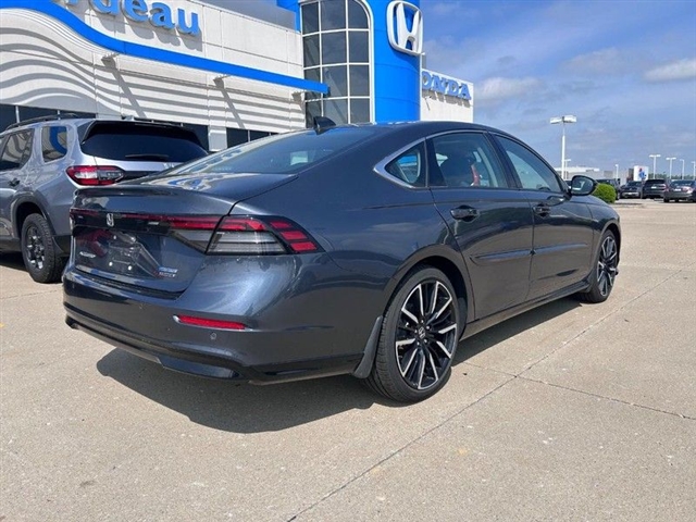 2023 Honda Accord Hybrid Touring - Photo 2