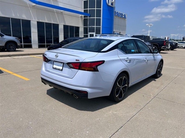 2023 Nissan Altima 2.5 SR - Photo 2