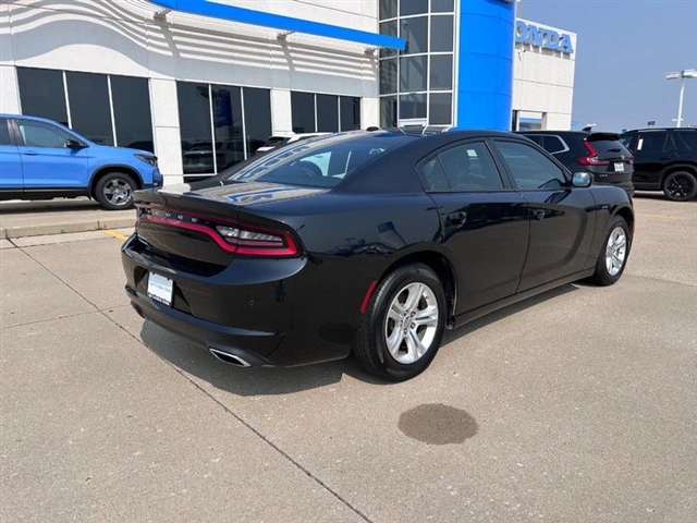 2022 Dodge Charger SXT - Photo 2