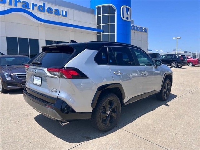 2021 Toyota RAV4 Hybrid XSE - Photo 2