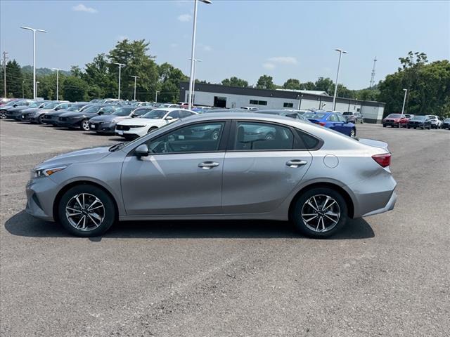 2023 Kia Forte LXS - Photo 2