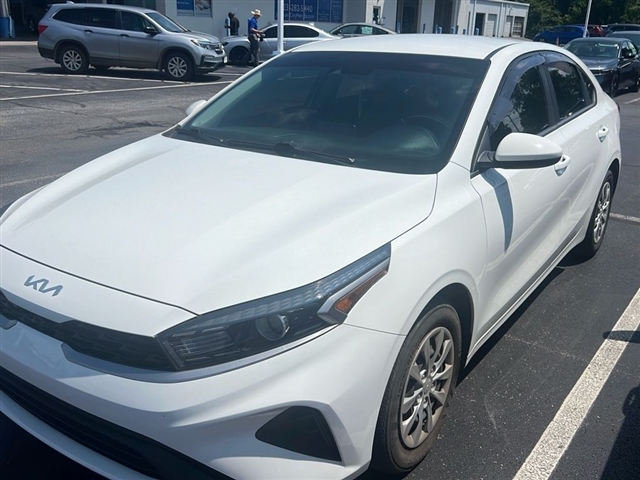 2022 Kia Forte FE - Photo 2