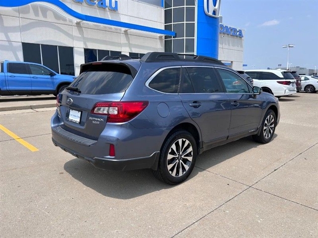 2017 Subaru Outback 3.6R Limited - Photo 2