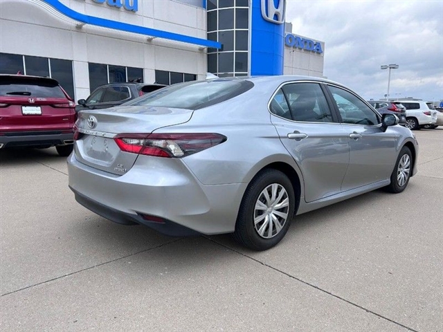 2023 Toyota Camry Hybrid LE - Photo 2