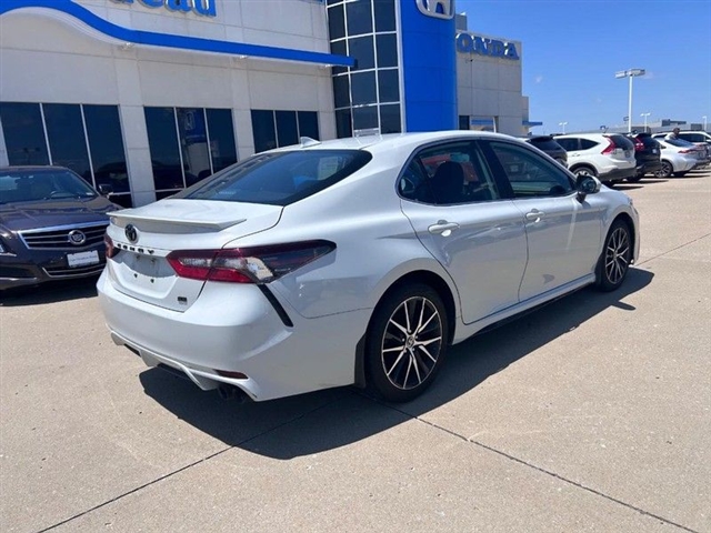 2023 Toyota Camry SE - Photo 2