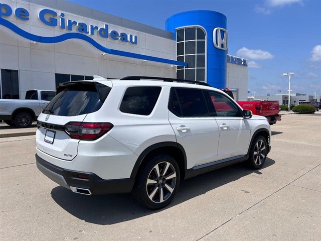 2023 Honda Pilot Elite - Photo 2
