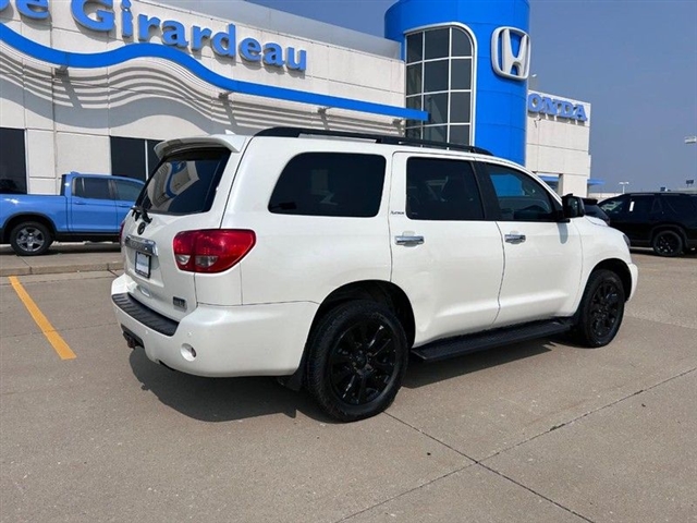 2011 Toyota Sequoia Platinum - Photo 2