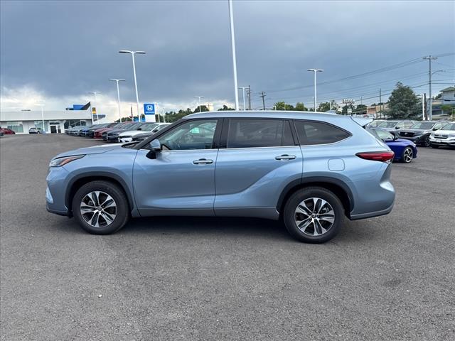 2022 Toyota Highlander XLE - Photo 2