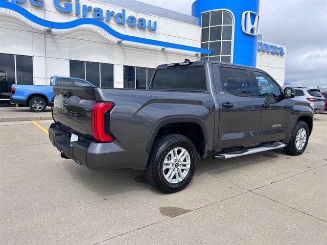 2022 Toyota Tundra SR5 - Photo 2