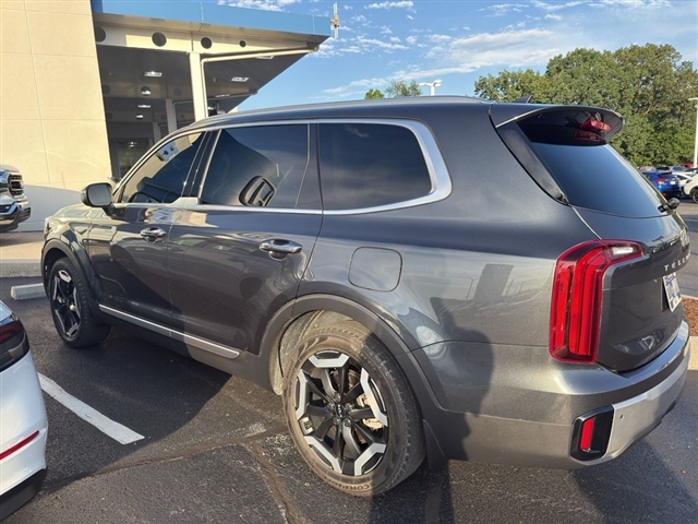 2023 Kia Telluride S - Photo 2