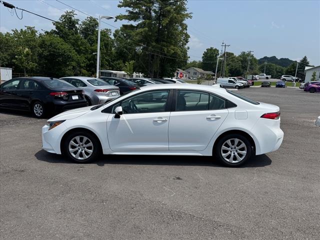 2022 Toyota Corolla LE - Photo 2