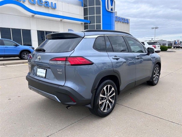 2022 Toyota Corolla Cross XLE - Photo 2