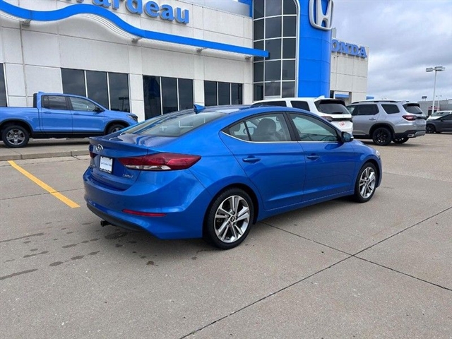 2018 Hyundai ELANTRA LIMITED - Photo 2