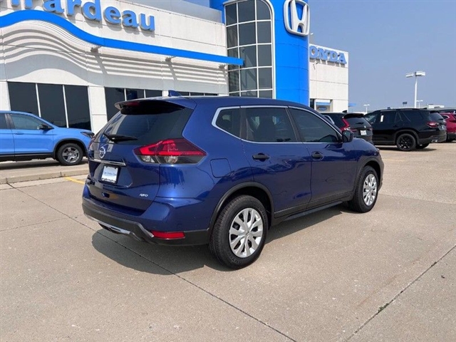 2018 Nissan Rogue S - Photo 2