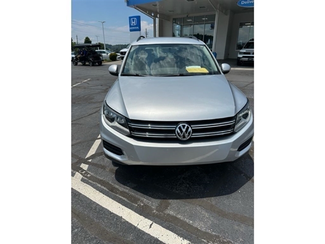 2017 Volkswagen Tiguan S - Photo 2