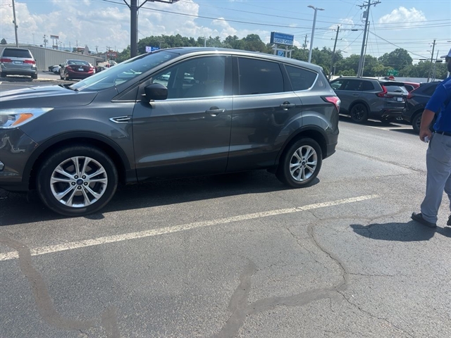 2017 Ford Escape SE - Photo 3