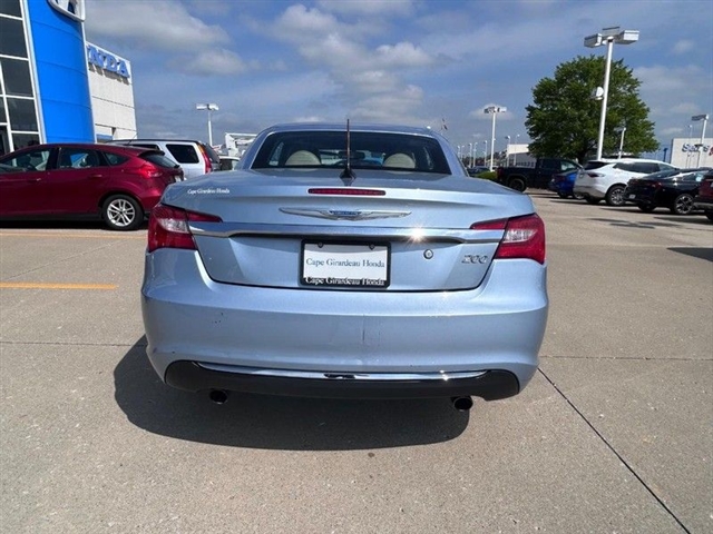 2013 Chrysler 200 Limited - Photo 4