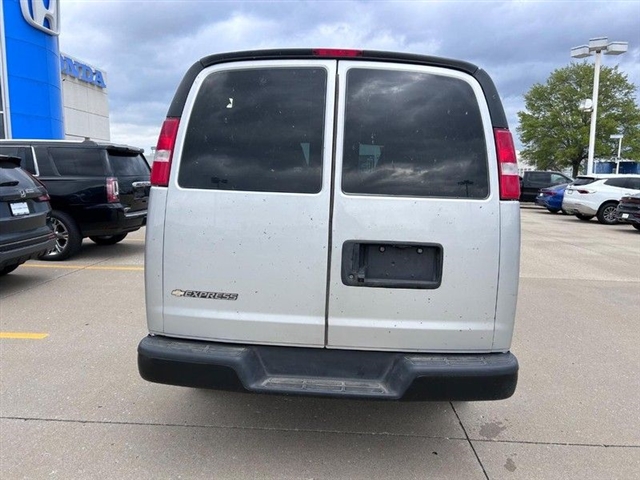 2021 Chevrolet Express 2500 - Photo 4