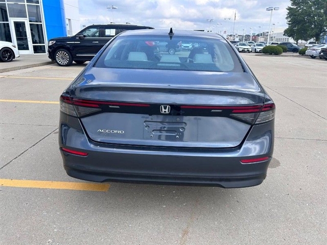 2025 Honda Accord SE - Photo 4