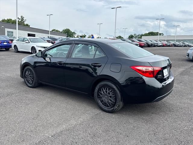 2019 Toyota Corolla LE - Photo 4